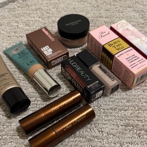 Makeup deal 💥 Too Faced Hangover Replenishing Face Primer - Pink and White